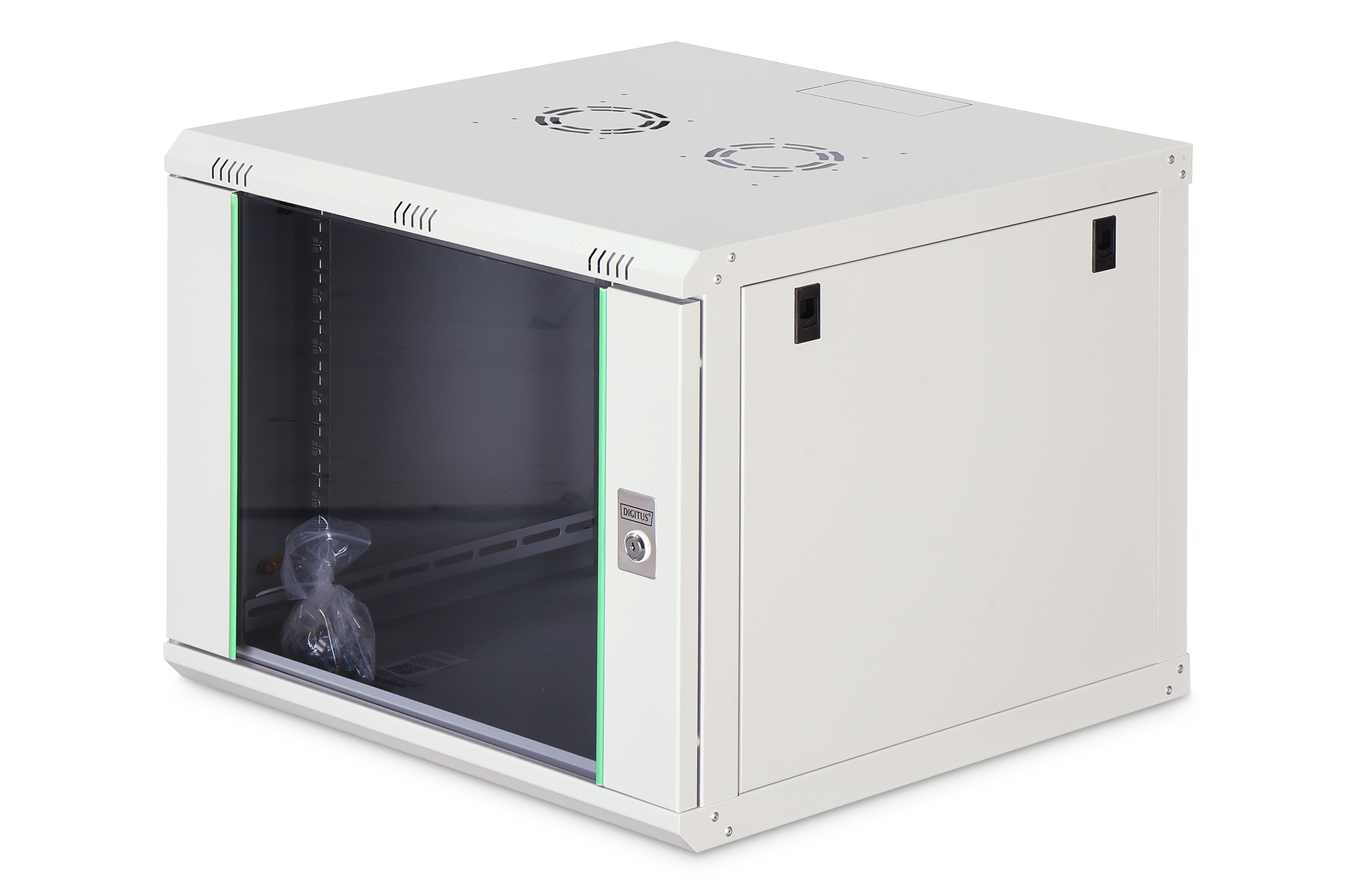 Wall-mounted enclosure Dynamic Basic series - 600x600 mm (WxD)